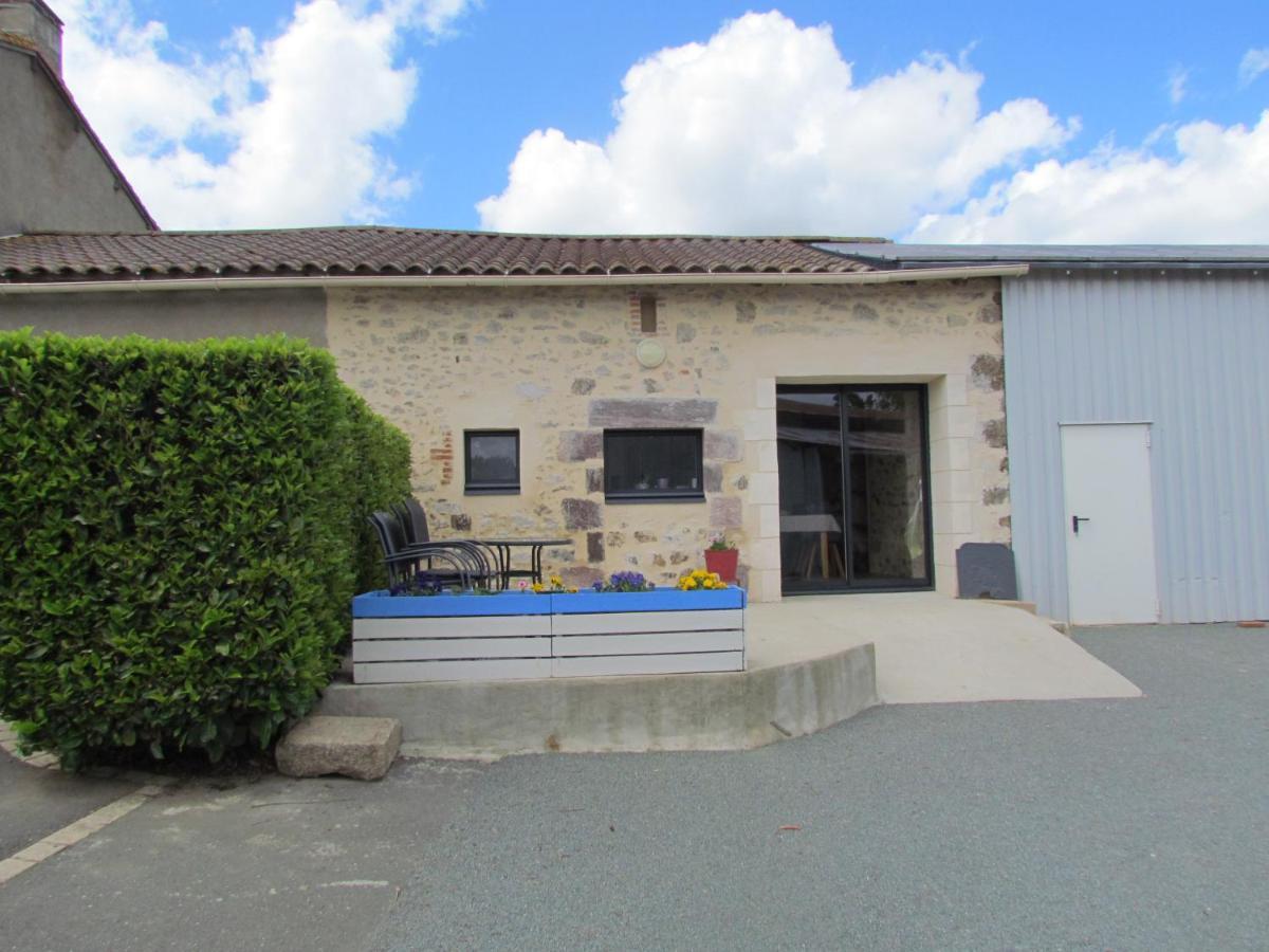 Montournais Gite La Petite Maison מראה חיצוני תמונה