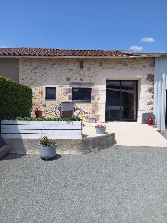 Montournais Gite La Petite Maison מראה חיצוני תמונה