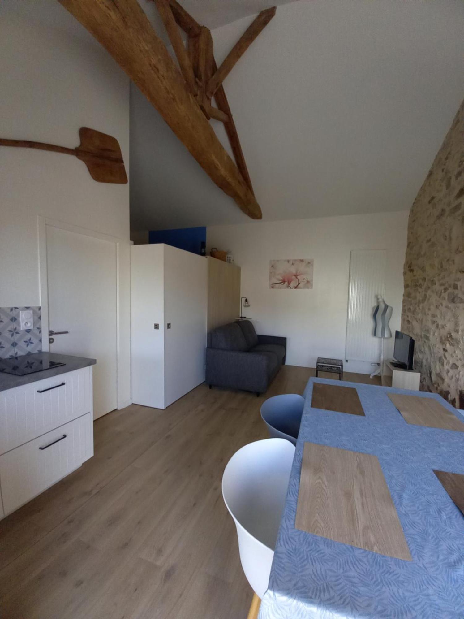 Montournais Gite La Petite Maison מראה חיצוני תמונה
