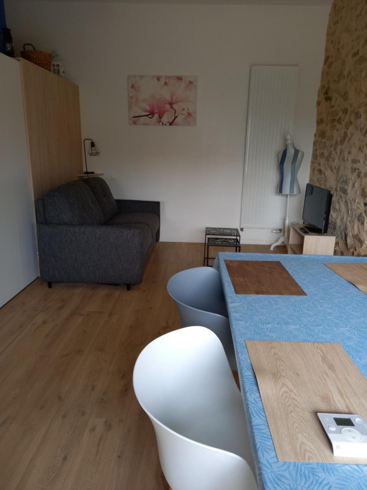 Montournais Gite La Petite Maison מראה חיצוני תמונה